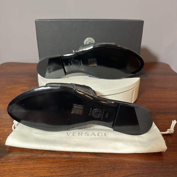 Versace Virtus Sandal metallic black leather with gun metal hardware - Picture 2 of 11